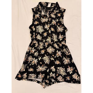Women Size Junior Large 11/13 No Boundaries Black Floral Romper with Lace Back